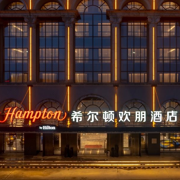 广州白云机场北希尔顿欢朋酒店外观